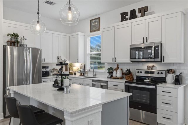 137 Kawainui LN, Bastrop, TX 78602