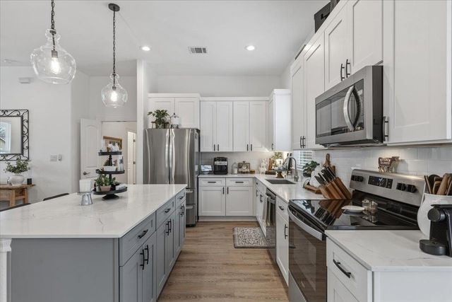 137 Kawainui LN, Bastrop, TX 78602