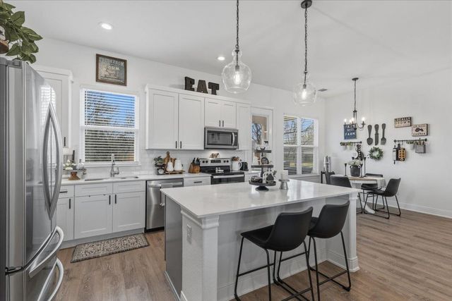 137 Kawainui LN, Bastrop, TX 78602