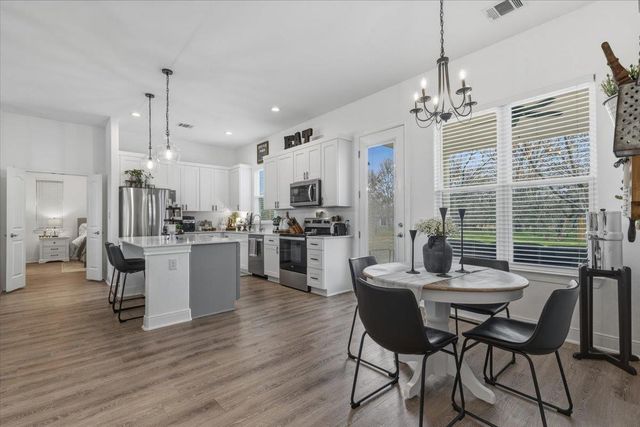 137 Kawainui LN, Bastrop, TX 78602