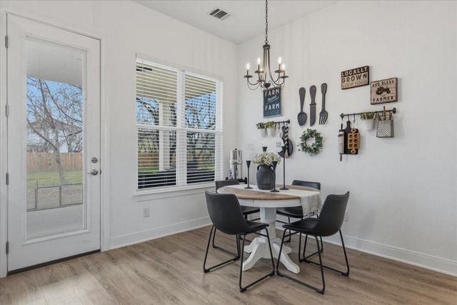 137 Kawainui LN, Bastrop, TX 78602