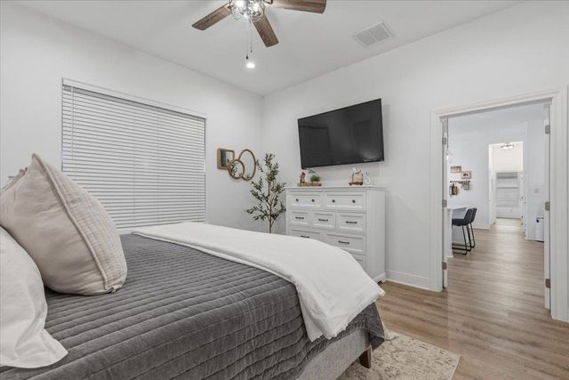 137 Kawainui LN, Bastrop, TX 78602