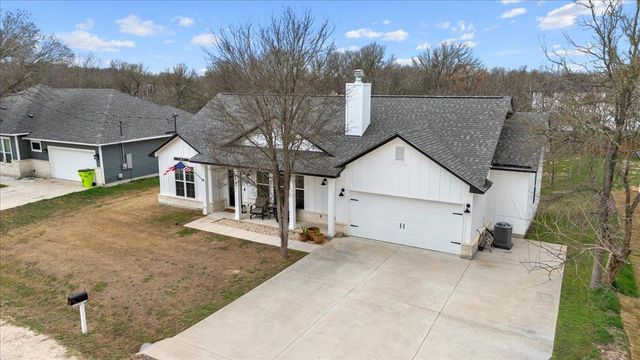 137 Kawainui LN, Bastrop, TX 78602