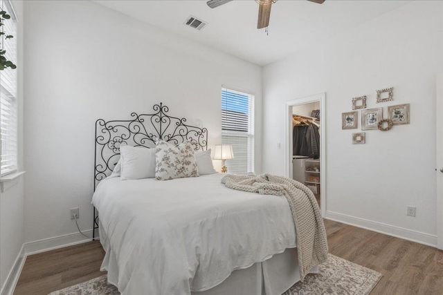 137 Kawainui LN, Bastrop, TX 78602