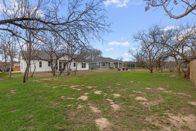 137 Kawainui LN, Bastrop, TX 78602