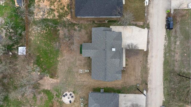 137 Kawainui LN, Bastrop, TX 78602