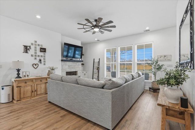 137 Kawainui LN, Bastrop, TX 78602