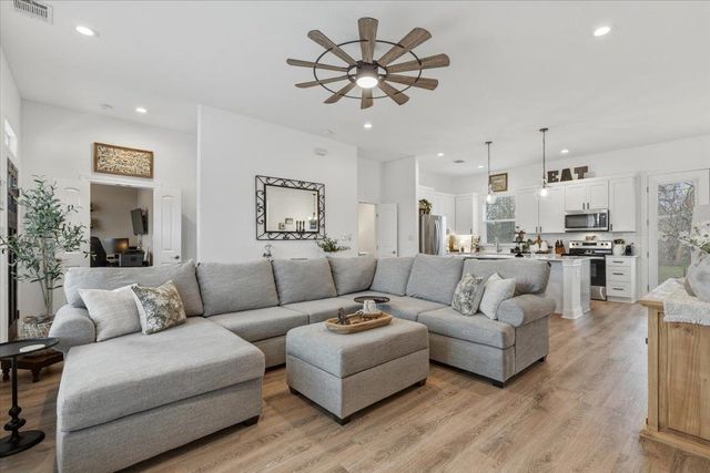 137 Kawainui LN, Bastrop, TX 78602