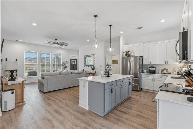 137 Kawainui LN, Bastrop, TX 78602