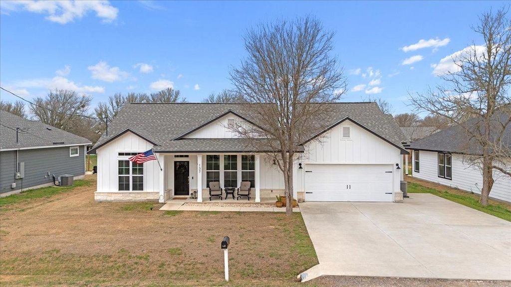 137 Kawainui LN, Bastrop, TX 78602