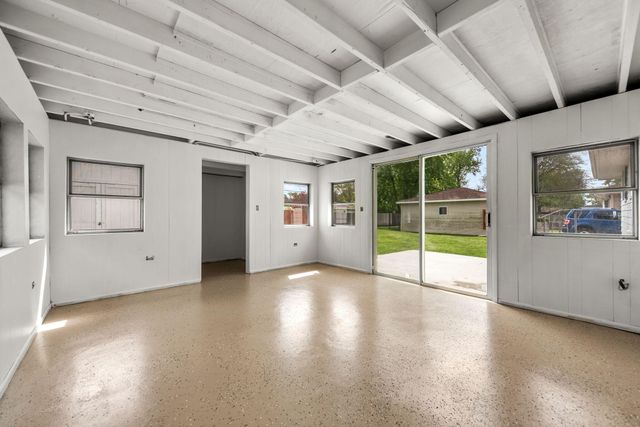 8921 Parrish Avenue, Highland, IN 46322