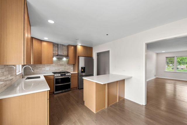 8921 Parrish Avenue, Highland, IN 46322