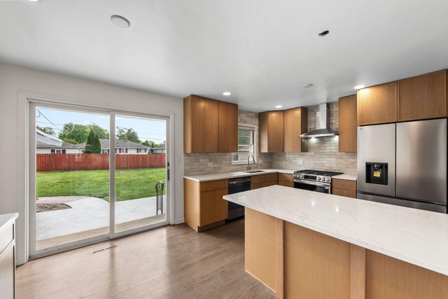8921 Parrish Avenue, Highland, IN 46322