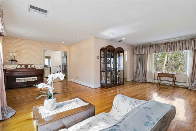 101 Burlington Street, Lexington, MA 02420