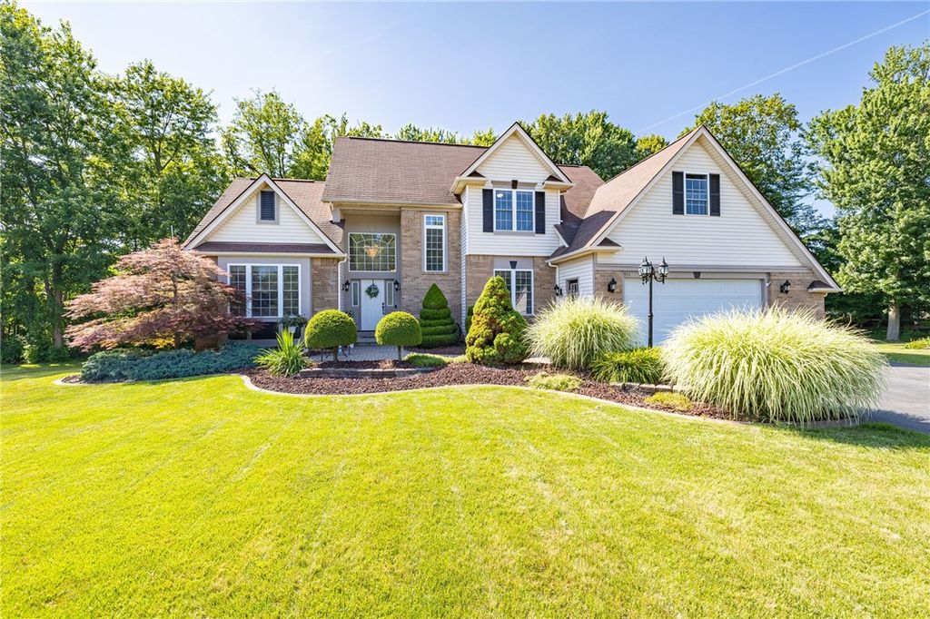 951 Everwood Run, Webster, NY 14580