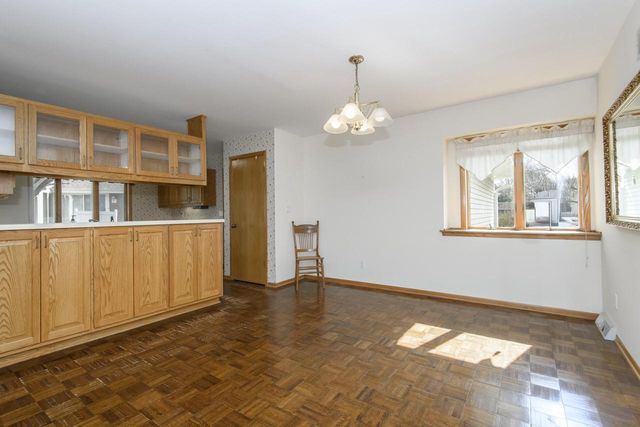 118 Harrogate DRIVE, Waukesha, WI 53188