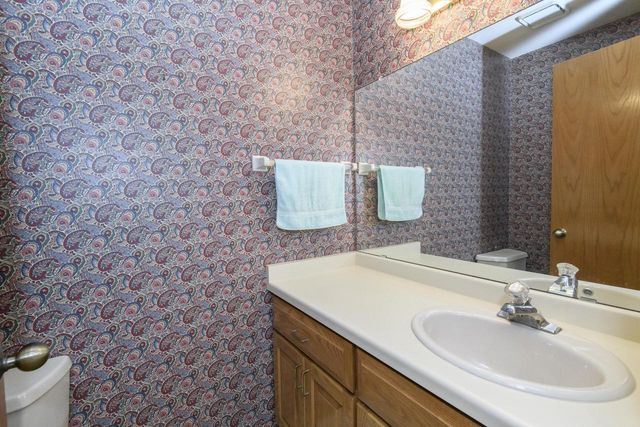 118 Harrogate DRIVE, Waukesha, WI 53188