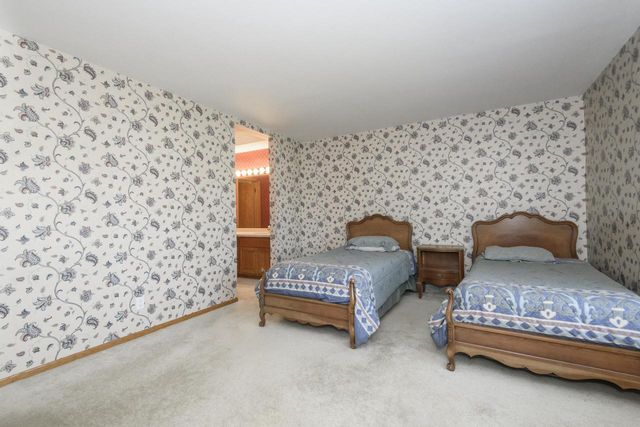 118 Harrogate DRIVE, Waukesha, WI 53188