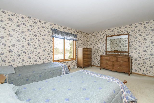 118 Harrogate DRIVE, Waukesha, WI 53188