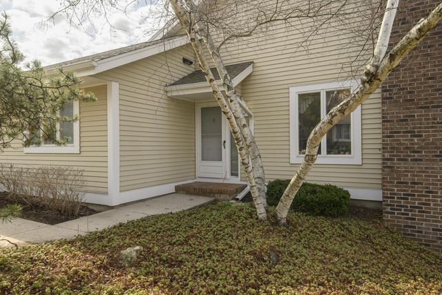 118 Harrogate DRIVE, Waukesha, WI 53188
