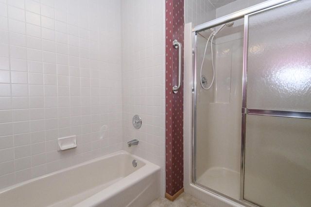 118 Harrogate DRIVE, Waukesha, WI 53188