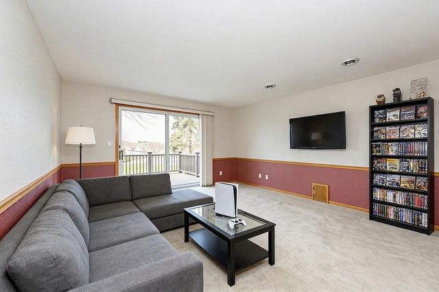 118 Harrogate DRIVE, Waukesha, WI 53188