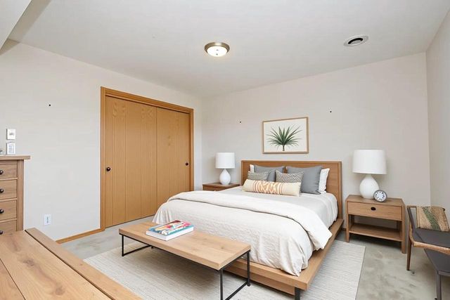 118 Harrogate DRIVE, Waukesha, WI 53188