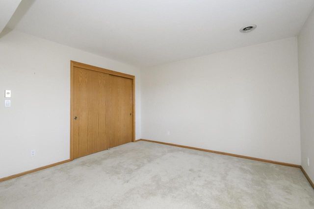 118 Harrogate DRIVE, Waukesha, WI 53188