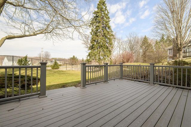 118 Harrogate DRIVE, Waukesha, WI 53188