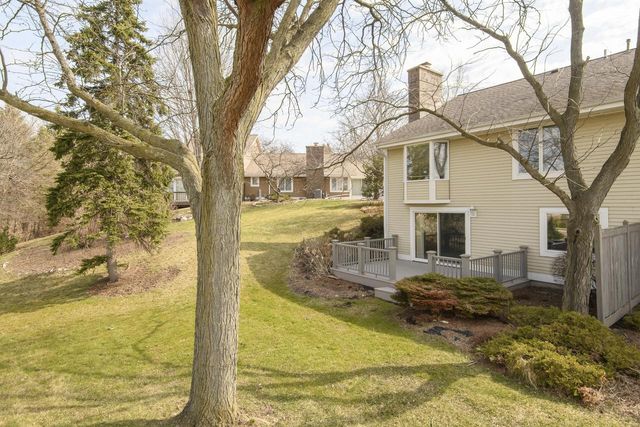 118 Harrogate DRIVE, Waukesha, WI 53188