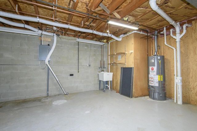 118 Harrogate DRIVE, Waukesha, WI 53188