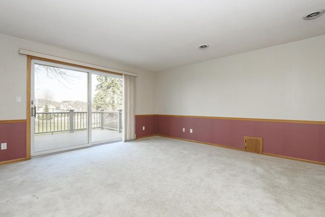 118 Harrogate DRIVE, Waukesha, WI 53188