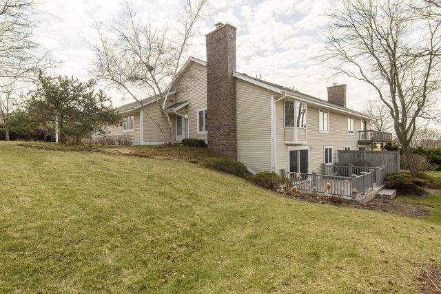 118 Harrogate DRIVE, Waukesha, WI 53188