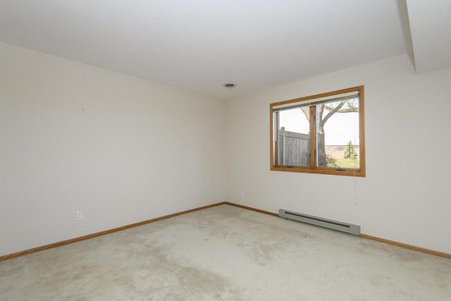 118 Harrogate DRIVE, Waukesha, WI 53188