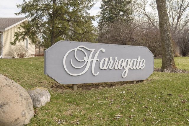 118 Harrogate DRIVE, Waukesha, WI 53188