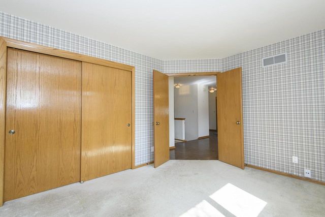 118 Harrogate DRIVE, Waukesha, WI 53188