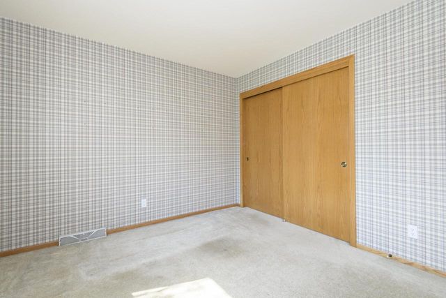 118 Harrogate DRIVE, Waukesha, WI 53188