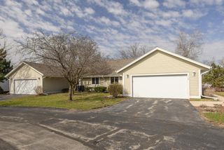 118 Harrogate DRIVE, Waukesha, WI 53188