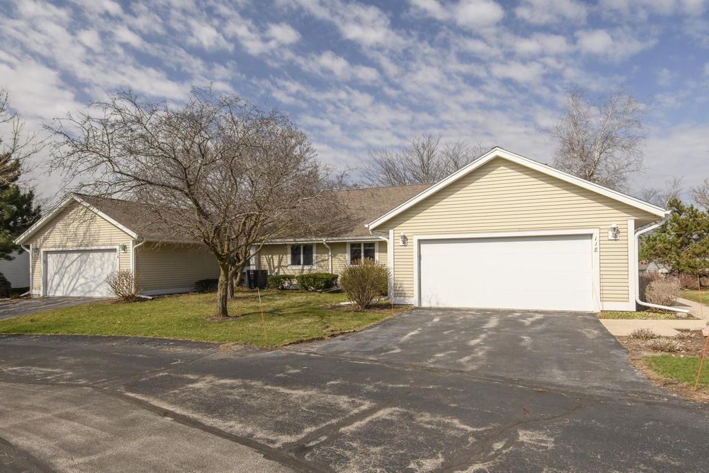 118 Harrogate DRIVE, Waukesha, WI 53188