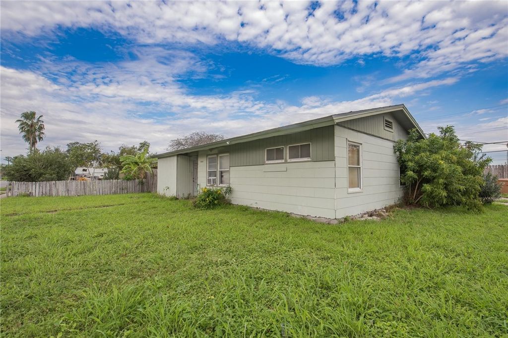 4930 Janssen Dr, Corpus Christi, TX 78411 — photo 4