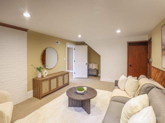 3248 NW Market Street, Seattle, WA 98107