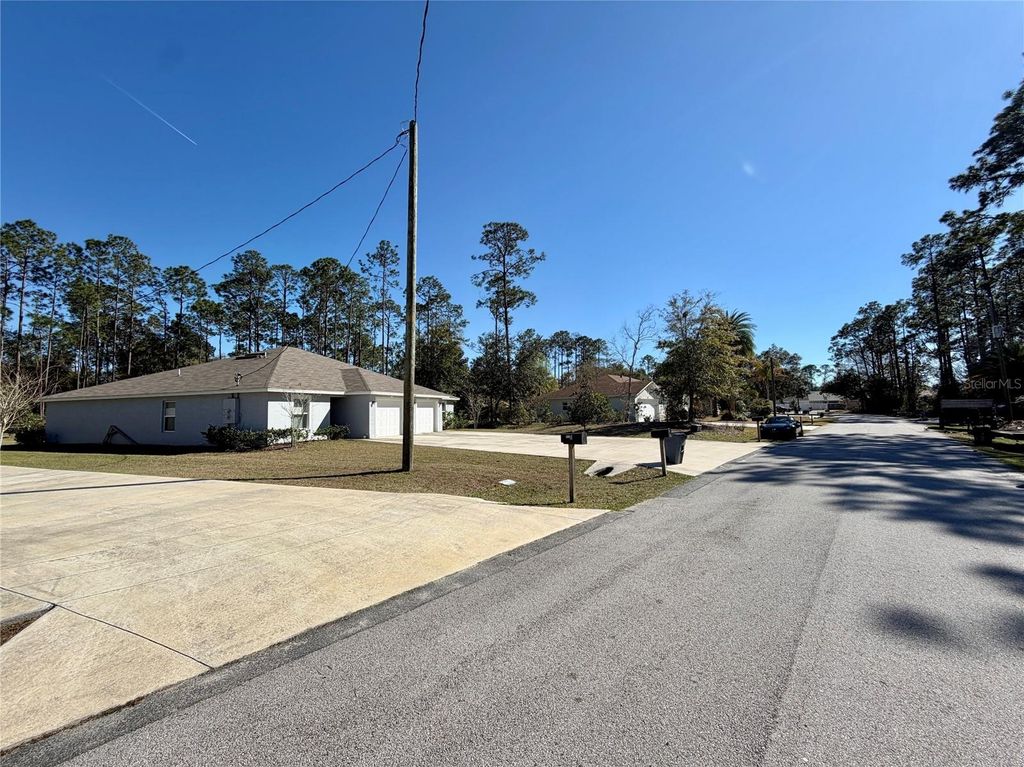 Image 11 of property listing at 129 WELLWOOD LANE, Palm Coast, FL 32164