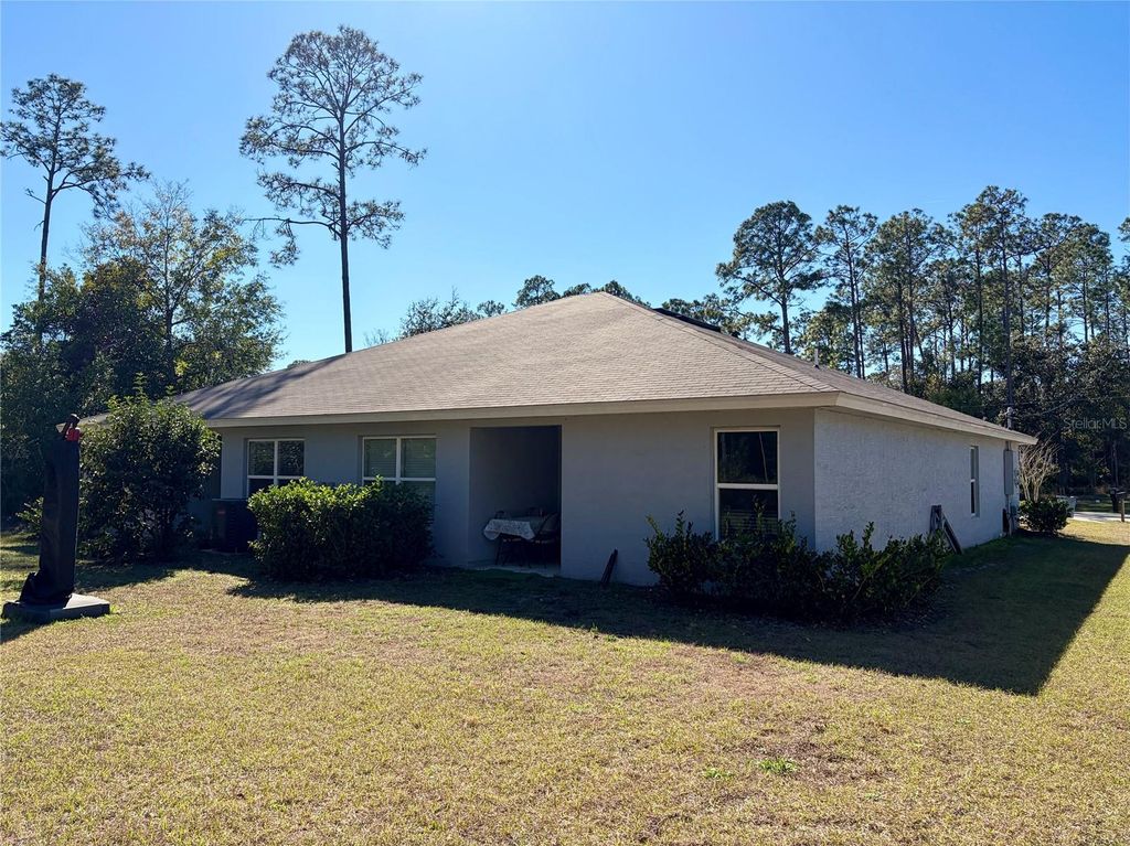 Image 6 of property listing at 129 WELLWOOD LANE, Palm Coast, FL 32164