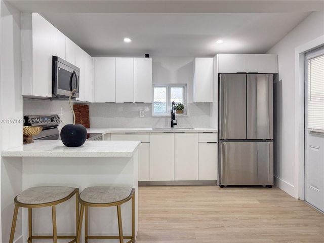 2255 NW 60th St, Miami, FL 33142