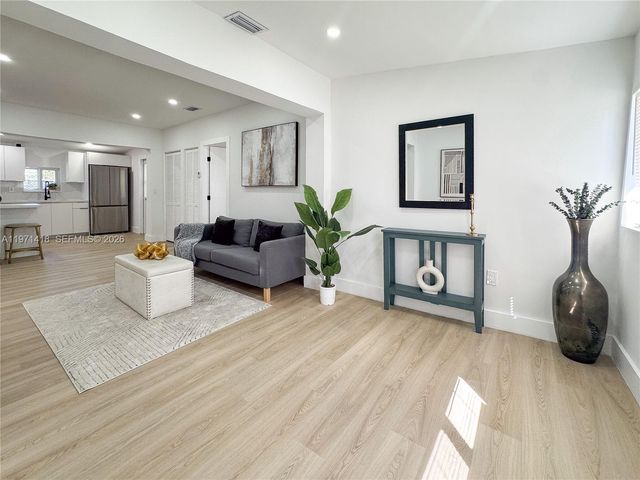 2255 NW 60th St, Miami, FL 33142