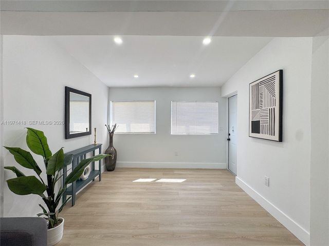 2255 NW 60th St, Miami, FL 33142