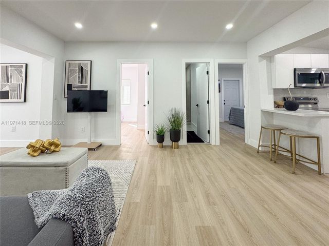 2255 NW 60th St, Miami, FL 33142