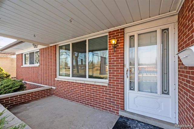 30055 Boewe Drive, Warren, MI 48092