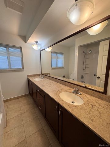 30055 Boewe Drive, Warren, MI 48092