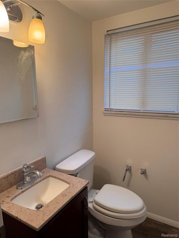 30055 Boewe Drive, Warren, MI 48092